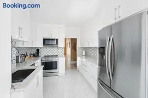 Centennial 6-Bedroom Waterfront Palace Sleeps 14 - Image 2