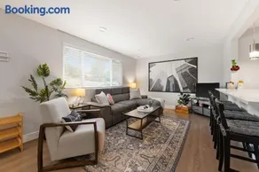 Peaceful and comfy 4BR home near downtown denver - Image 3