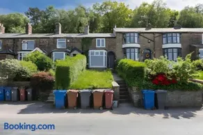 Luxury 2BR House, Great for Families, Sleeps 4! - Image 2