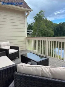 Family Lakefront Home 5 BDR plus Den w Sofa Bed - Image 3