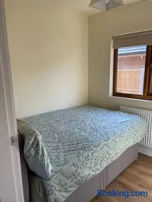 Weston pools Lodge with 6 Bedrooms - Image 4