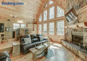 Wooded ViewsNear Helen w Fireplace & Hot Tub - Image 1