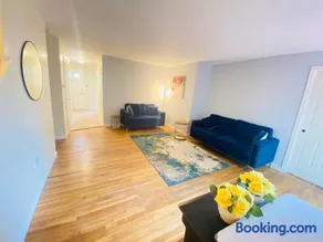 1 bedroom terrace view with shared bathroom #3 - Image 3