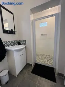Happy Hilton guest house - Image 4