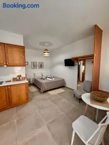 Irini Seaside Luxury Apartments - Image 2