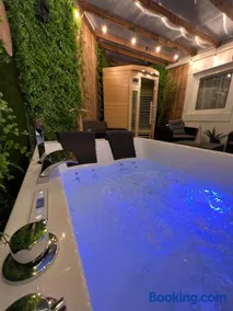 SPA de charme 6 pers avec Jacuzzi & Sauna privatifs au coeur de ville - Esprit Coco - Image 1
