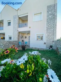 D & J Luxury House - Image 2