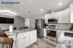Pet Friendly and Spacious Valley View Family Home - Image 2