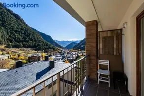Barthe Holidays I Apartamento moderno en Arinsal 4PAX a pie de pistas, balcón con vistas y parking I Bosque - Image 2
