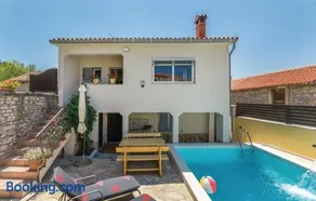 Villa Kris with Pool in Mrgani - Image 4
