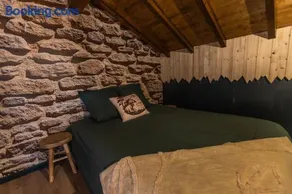 Le lodge perché PARKING GRATUIT, 4 PERSONNES, 2 CHAMBRES, WIFI, AMBIANCE CHALET EN BOIS, idéal PRO & COUPLE à Montbrison - Image 5