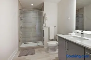 Amazing Midtown 2 bdrm - Image 3