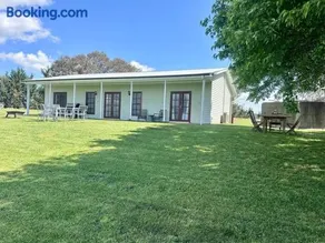 Red Hill Farmstay Bathurst 3BR Sleeps 9 Spacious inside and out! Animal Experience - Image 1
