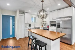 Lido Beach Retreat - Image 3