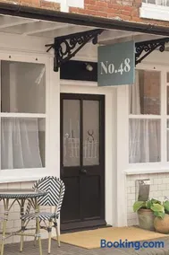 No48 - Edwardian Shop Conversion in Pewsey - Image 2
