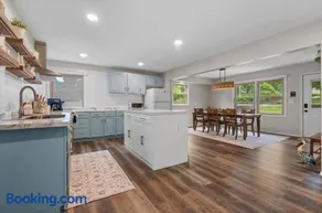 Anchors Away, Modern Lakefront with Beach, Dock, Kayaks, Cornhole - Image 3