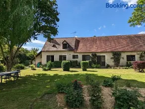 Maison de campagne avec jardin et parking près de Neuvy-Saint-Sépulchre - Image 1