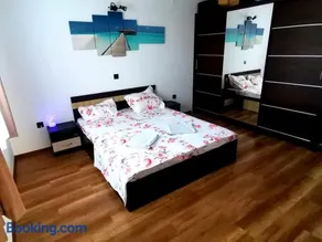 Party House - Image 4