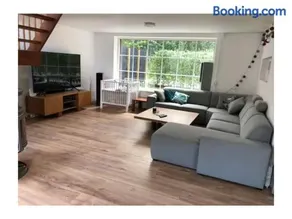 Stylish holiday home with heated indoor pool - Image 2