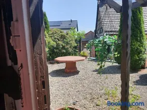Cozy Wooden Home or Cabin in the Odenwald, Garden, Hiking Trails, Free Parking - Image 2