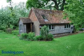 Secluded 17th Century converted barn - Image 2