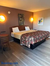 The SkyBreeze Inn - Image 2