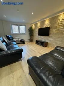 KM Granton Apartment - Image 5