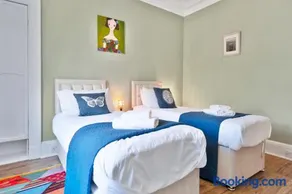 Cozy with Character Vibrant Cottage Style Flat at Leith Links Park - Image 2