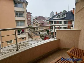 Bright and spacious apartment with panoramic views - Image 4