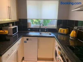 Cosy one bed flat free parking - Image 2