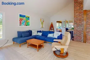 Water-view retreat with beach access, deck, grill, EV charger & lawn games - Image 1