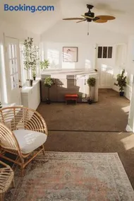 Beach House in Niagara - Image 1
