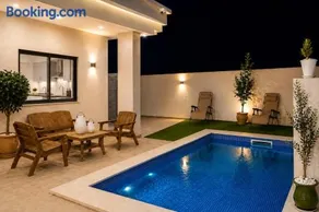 Oasis Blanche-Villa with private pool - Image 1