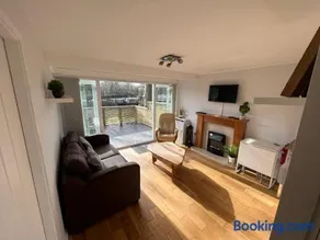 North Wales Lake View 2 Bedroom - Image 3