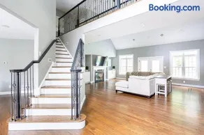 Pike Creek Palace 6 Bedrooms with 5 King beds Villa in Wilmington's Chateau Country - Image 2