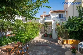 Elli Studios & Apartments - Image 1