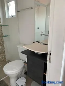 Lindo JK para 2 pessoas com garagem wifi e ar condicionado - Image 2