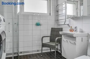 Close to City and Airport - Shared room in family apartment - Image 3