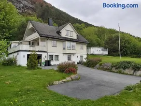 Ålesund Apartment with free parking - Image 2