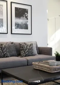 Hastings Park: Elegant Noosa Gem by the Beach - Image 2
