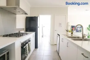 StayAU 5BRM Coastal Retreat for Families Baldivis - Image 2