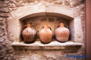 Ariadne Traditional Home - Image 3