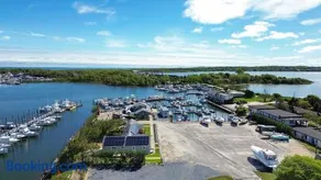 Dockside 2BR - Marina - Dining - Charter Access Unit A - Image 3