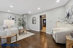 Elevated Stay 3BR in Addison - Image 4