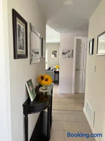 In a quiet neighborhood near the Main Street-Room C - Image 4