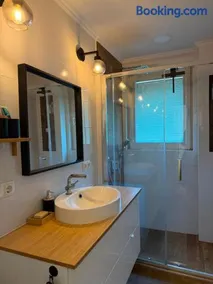 Neu renoviertes Apartment nahe Flughafen Wien Schwechat I mit Parkplatz & 2 Schlafzimmer - Image 4