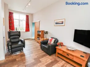 Sunday Cottage - Image 2