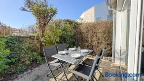 Appartement en résidence avec piscine, cour privée - Image 4
