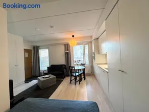 Easy Stay Rooms & Apartments near Airport - Image 3