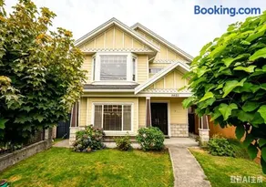 3BR Spacious Living Space 1 Parking Private Entry - Image 1